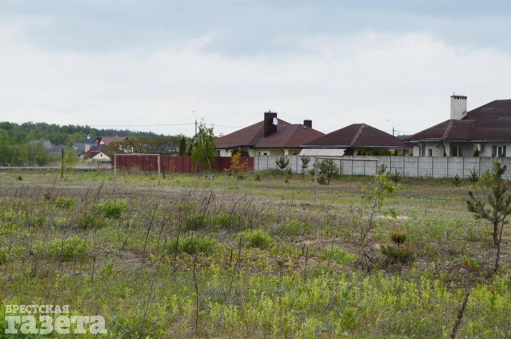 Как сейчас выглядит место в Бресте, где собираются строить «Скандинавское предместье». Фото: