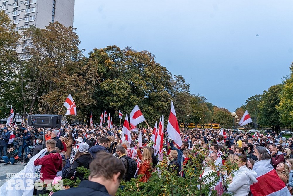 Митинге в Варшаве 6 октября 2021 года.