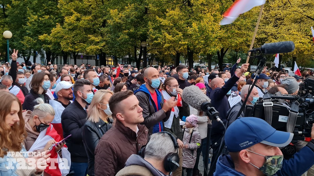 Митинге в Варшаве 6 октября 2021 года.