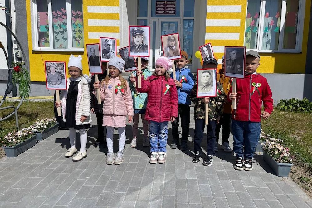 Парад Победы в детском саду №7 в Иваново. Бресткая область. 9 мая 2024 года. Фото: janow.by.