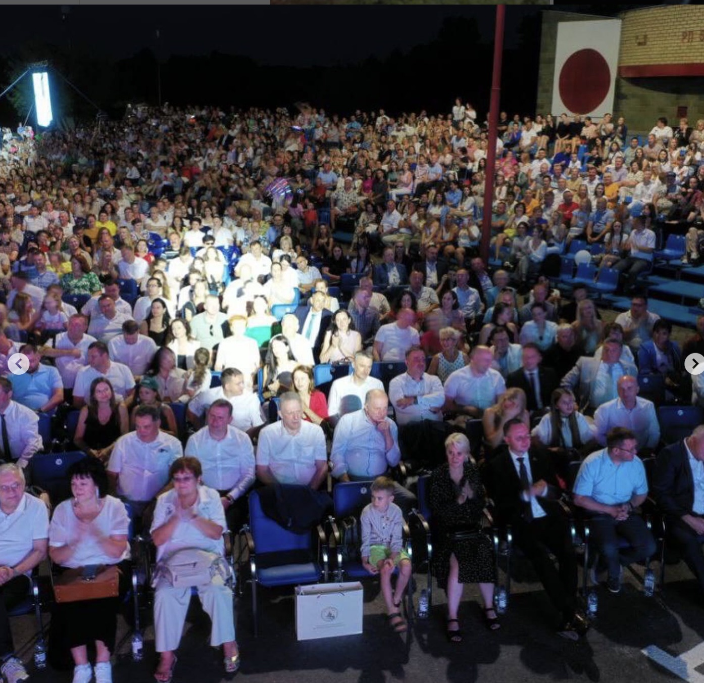 Чиновники и члены делегаций на концерте около Ледового дворца по случаю Дня города Бреста. Июль 2024 год. Скриншот Instagram.