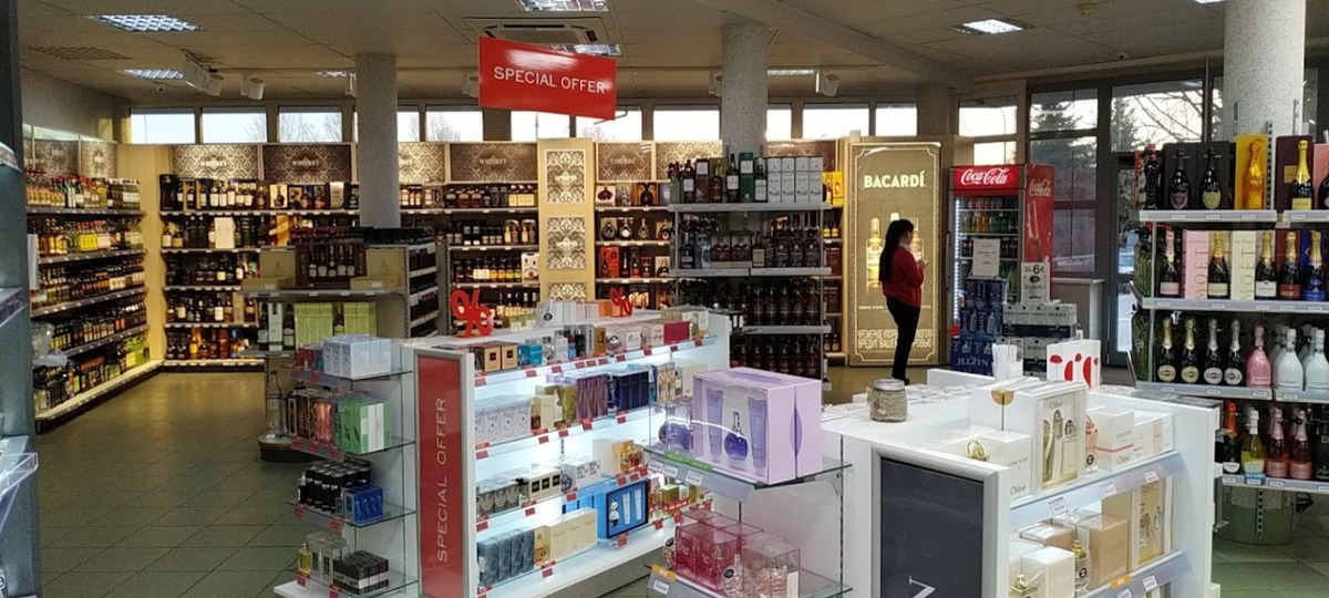 Внутри магазина Duty Free в пункте пропуска «Брест»