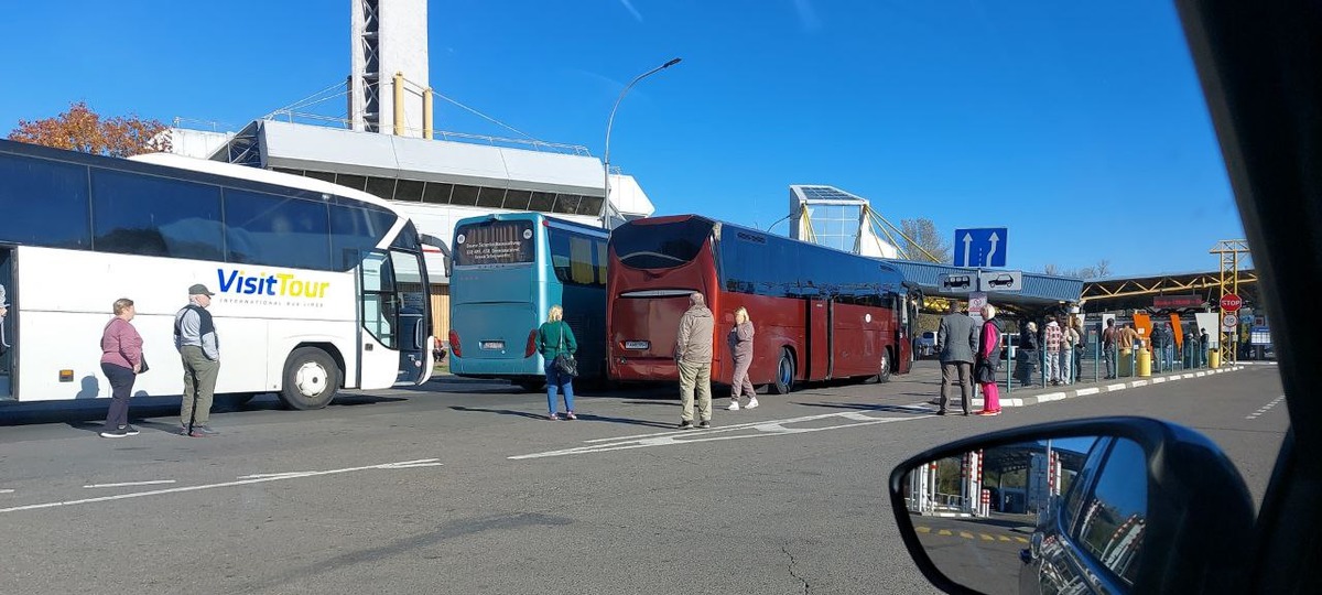 Автобусы в пункте пропуска «Брест». Фото из приграничного чата