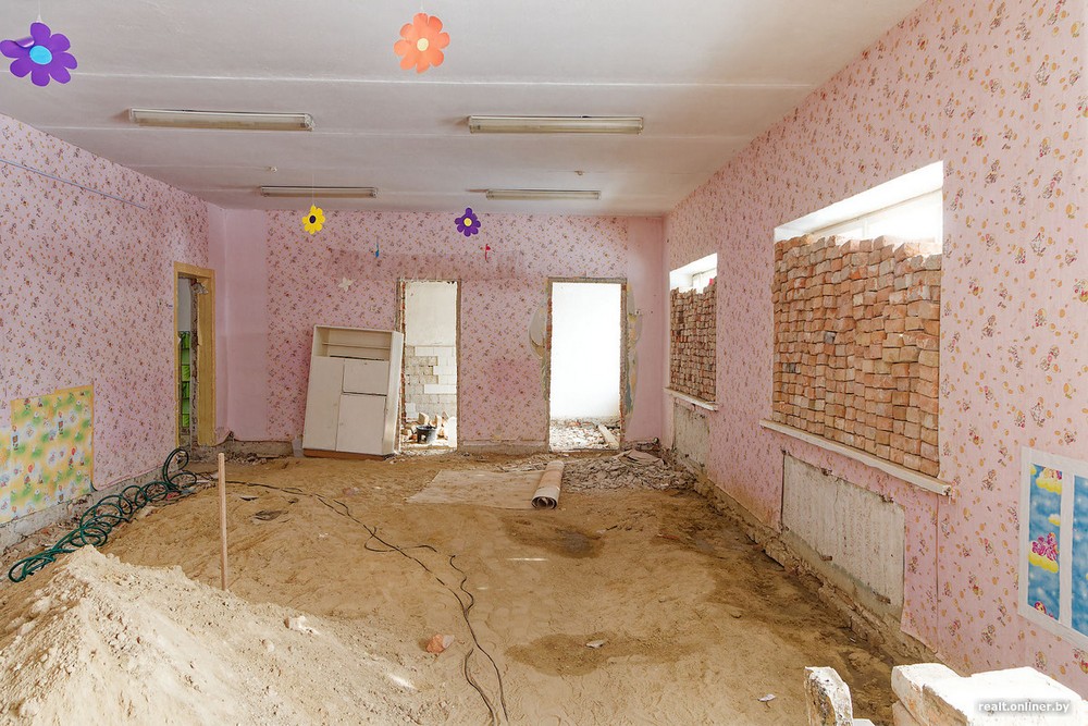 Внутри бывшего детского сада в Оранчицах. Фото: Onliner