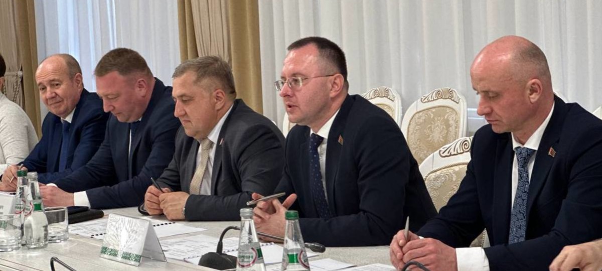 Брестские чиновники на заседании в апреле 2025 года. Фото Брестского горисполкома