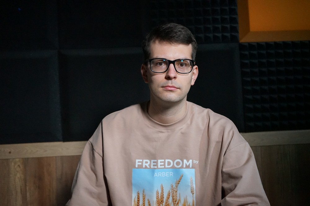 Александр Паршенков в варшавской студии «Еврорадио». Фото: Змицер Лукашук