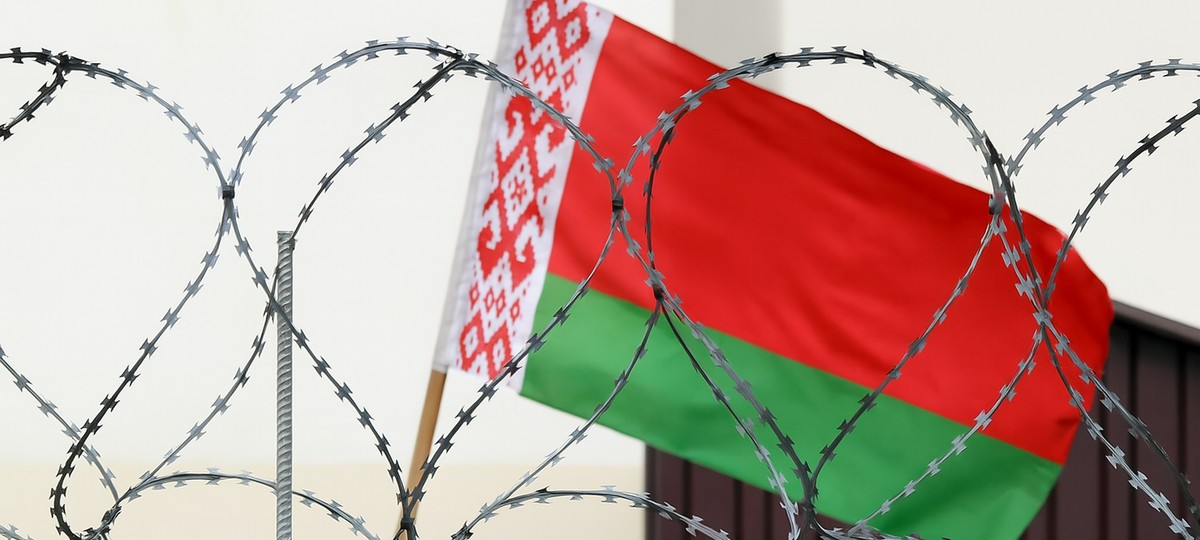 чырвона-зялёны сцяг за кратамі