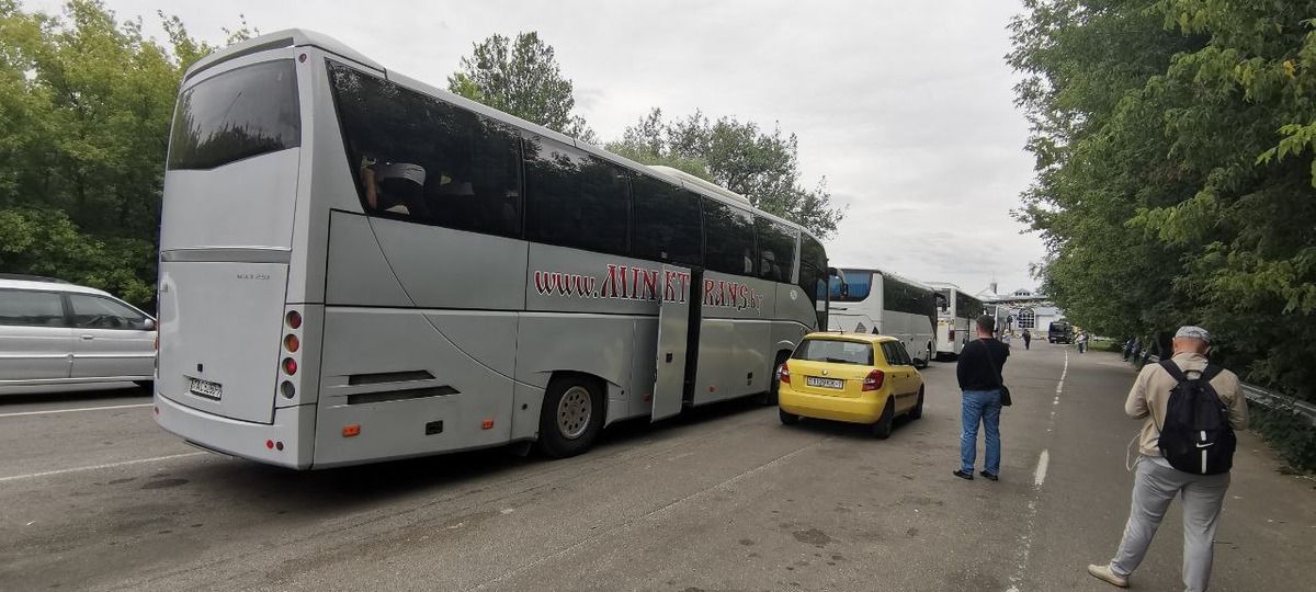 Автобусы в ожидании въезда в пункт пропуска «Брест». Фото из приграничных чатов