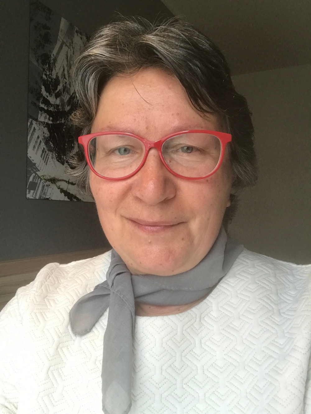 Елена Волочай, портретное фото правозащитницы и экспертки