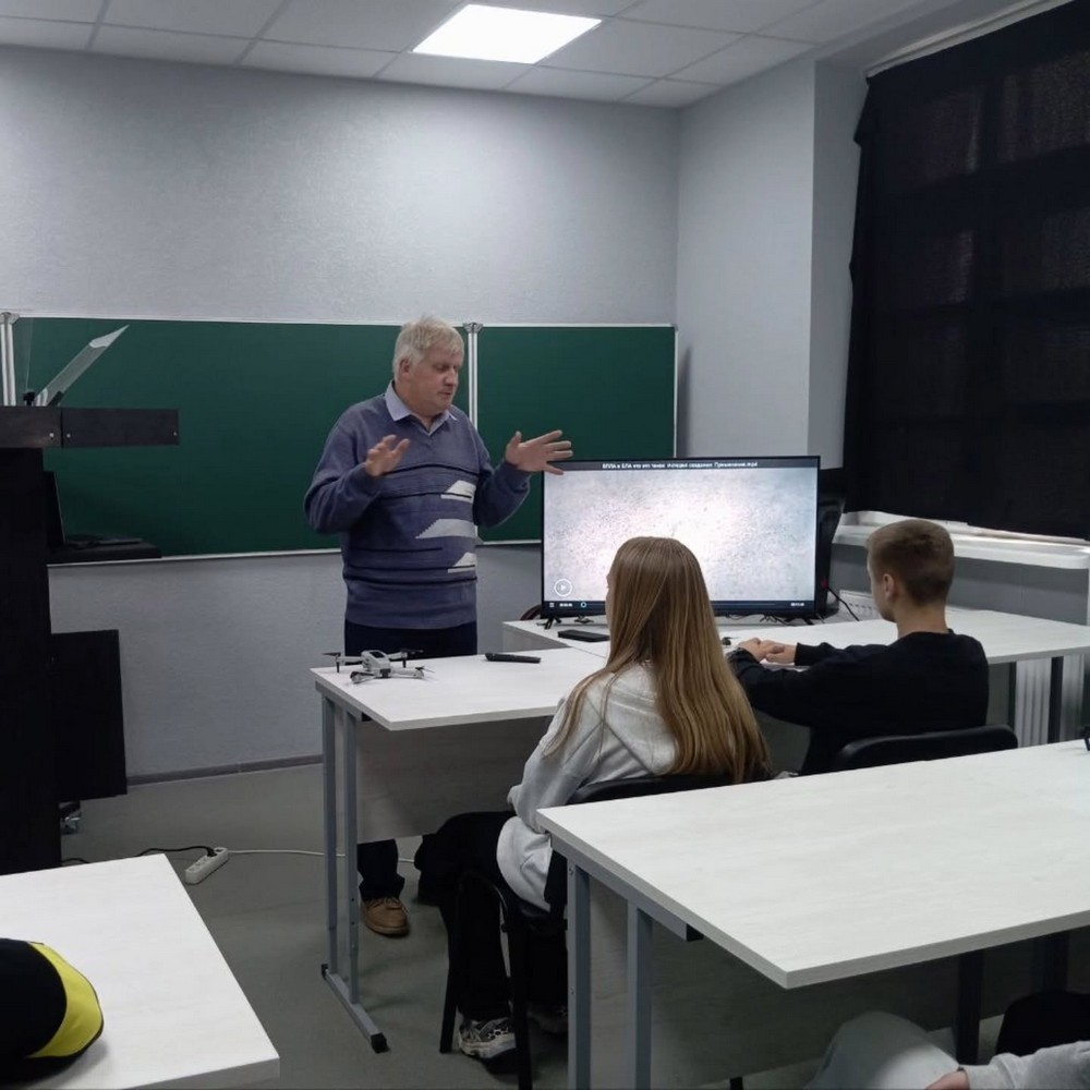 Школьники в патриотическом центре в Брестской крепости