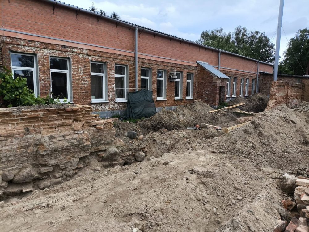 Восстановление стены монастыря картезианцев в Березе. Фото: телеграм-канал «Спадчына»