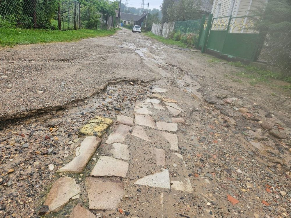 Дорога в Менютках Молодечненского района